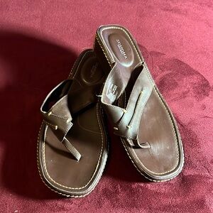 EUC Sonoma brown leather thong flip flops (slight heel) (size 8)